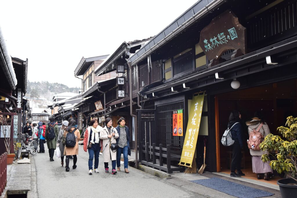 3840px-Hida Takayama old town streets