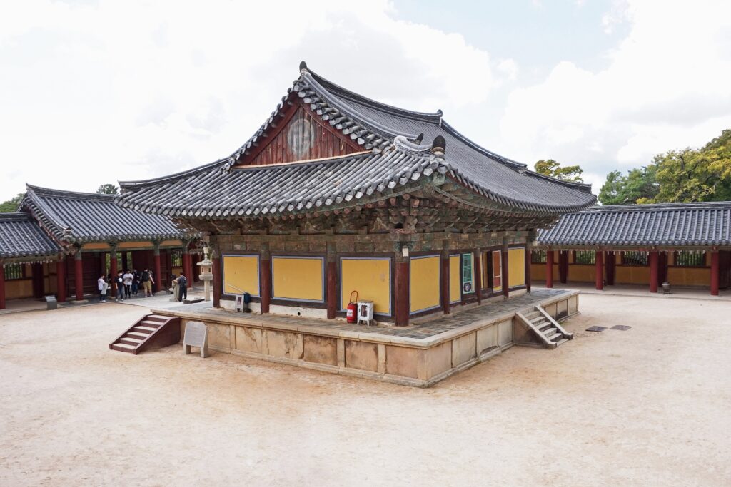 3840px-Daeungjeon, Bulguksa 01