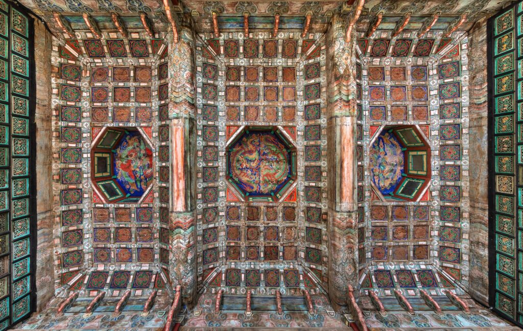 3840px-Finely painted wooden ceiling of Jibokjae Hall seen from below at Gyeongbokgung Palace in Seoul