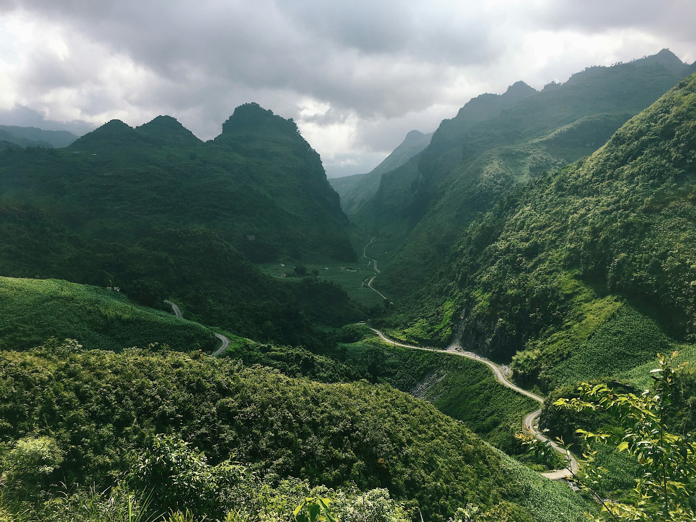 The winding mountain road of the Ha Giang loop