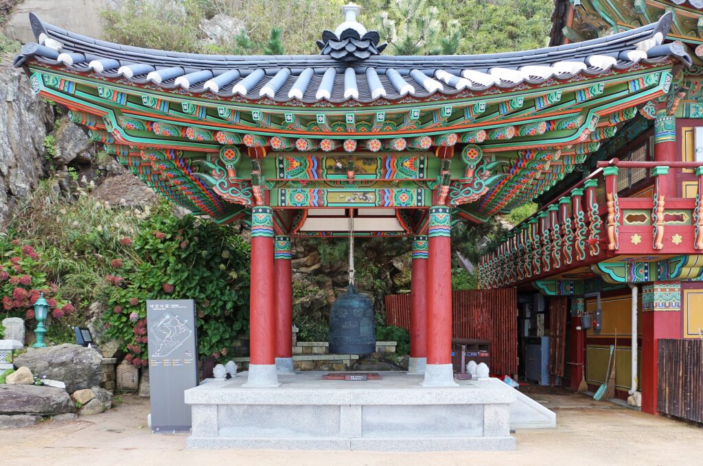 3840px-Bell Pavilion at Naksansa 01