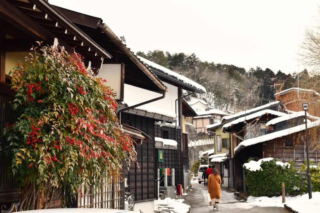 3840px-Hida Takayama old town streets