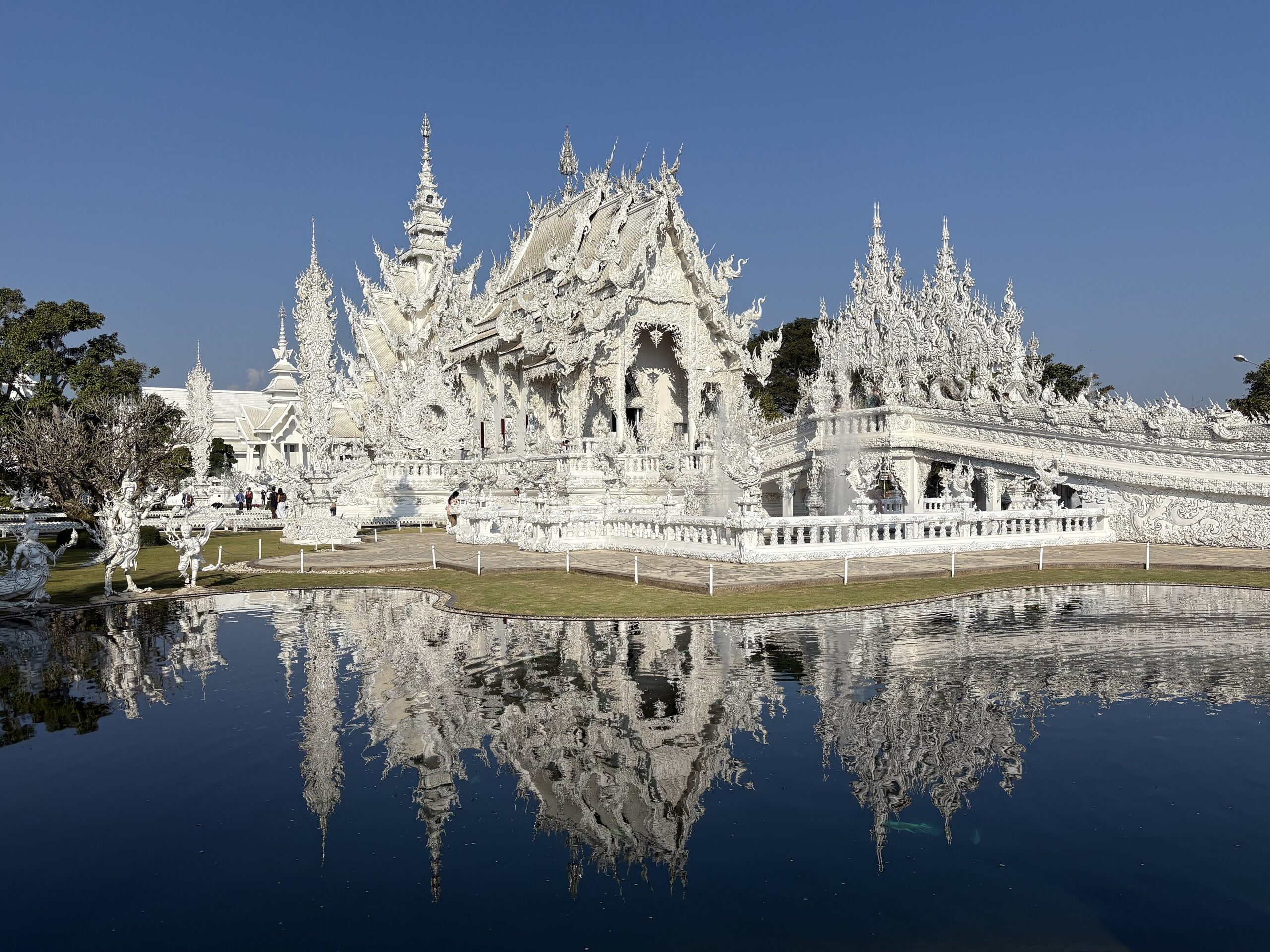 3840px-Chiang Rai - Wat Rong Khun วัดร่องขุ่น - img 11