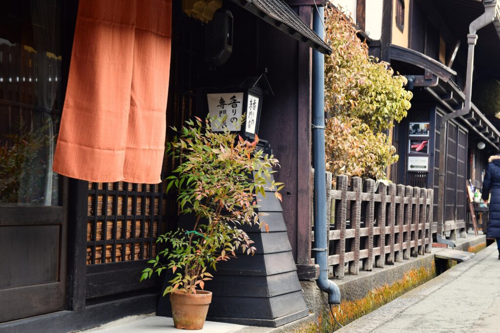 3840px-Hida Takayama old town streets