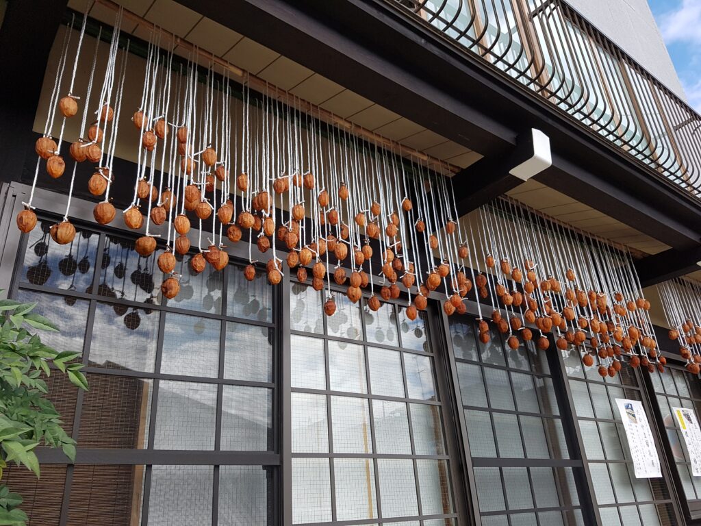 3840px-Drying persimmons, Takayama old town