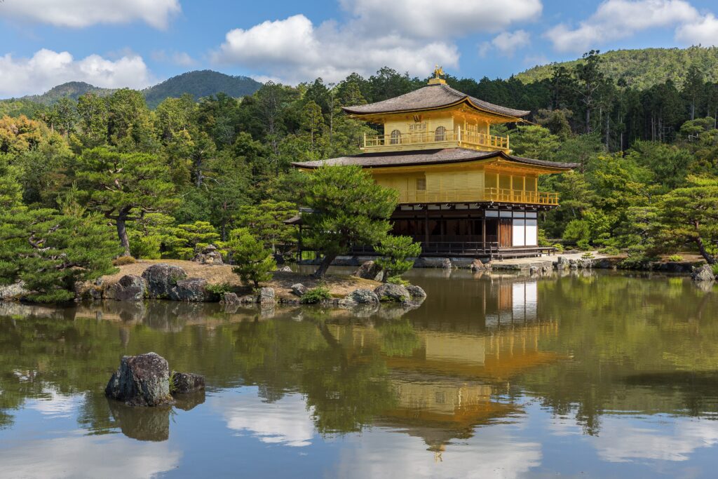 3840px-Water reflection of Kinkaku-ji Temple with blue sky and white clouds, Kyoto, Japan