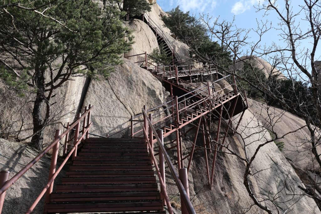 3840px-Seoraksan National Park Korea 14