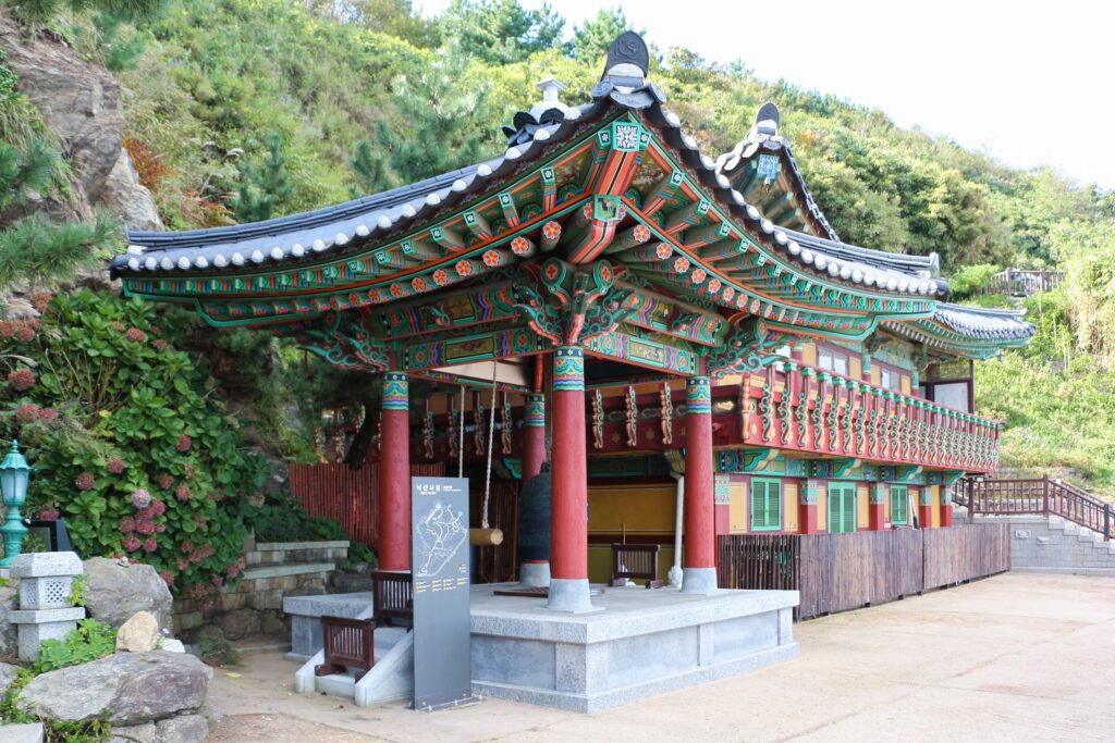 3840px-Bell Pavilion at Naksansa 02