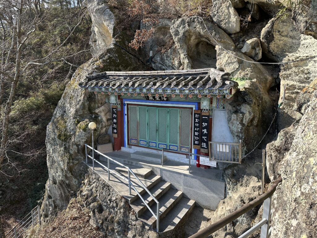 3840px-Golgulsa, Gyeongju 06