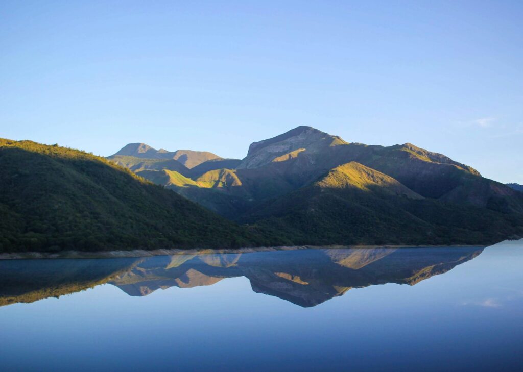 Yufuin onsen lake morning